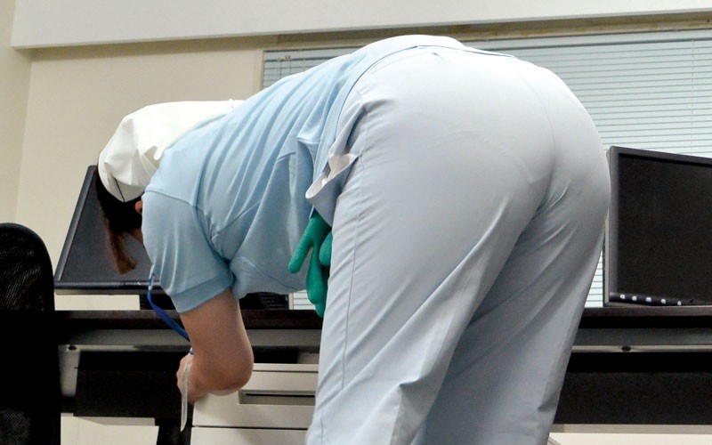 【ハイビジョン】 年増熟女はいつでもどこでも感じちゃう！？掃除のおばさんのムチ尻に痴●したら3 (h_254moko00022)