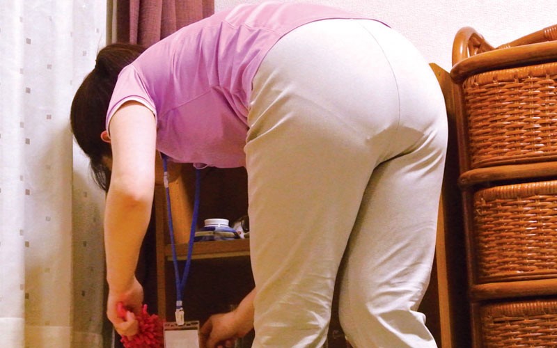 【ハイビジョン】 口説き盗撮！ピタパンムチ尻なホームヘルパーのおばさんに勃起チ○ポ見せたら… (h_254spz01065)