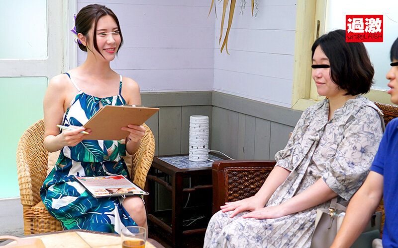 【ハイビジョン】 妻がいる至近距離で平然とマッサージしながらこっそりチ○ポを挿入し腰振り騎乗位で中出しまでさせるエステティシャン9 色白デカ尻Aさん（30） (1nhdtb89501)