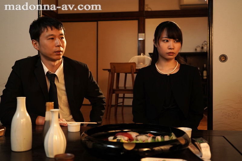 【ハイビジョン】 絶対に手を出してはイケナイはずの美しい姉と僕は血の繋がらない連れ子同士で…。 姉弟という縛りを失った二人が、禁断の中出し不倫に溺れた夏の日―。 都崎あやめ (jul00992)