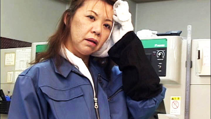 【4時間以上作品】 働く熟年おばさん職場で我慢できずに若いチ○ポを貪りまくる！ (prmj00216)