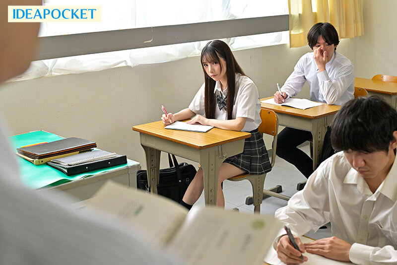 仕事終わり制服リフレを呼んだら自分の教え子が…。 お互い弱みを握った教師と生徒の背徳的でイケナイ関係 佐々木さきの画像
