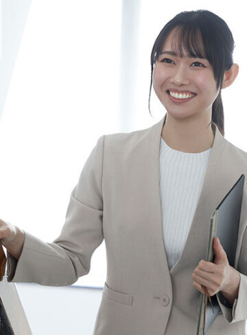 美人で可愛くて優しくて笑顔が素敵な僕の初恋の三池先生は放課後になるとマゾ化するイカれた変態女教師でした。 三池小春