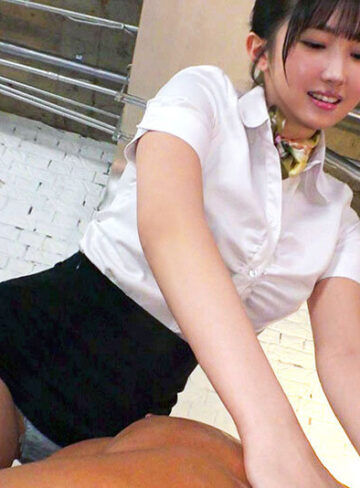 押しに弱いエステティシャンへハミ出し勃起チ○ポをアソコに押し当てパンツ越し先っぽグリグリ挿入！ 欲しがるまで焦らしコスればナマSEXできちゃうのか？Vol.15