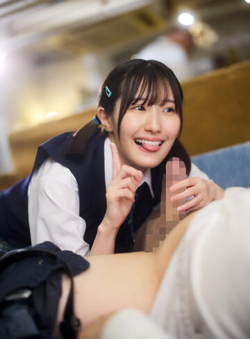 目を覚ましたら、隣の女子校生が俺の疲れマラを優しくフェラしてくれてた。2nd.天使降臨！女子校生の愛情たっぷりフェラでチンカスのついた臭いチンコから疲れと精子が溢れ出した。これで明日からも仕事頑張れる…
