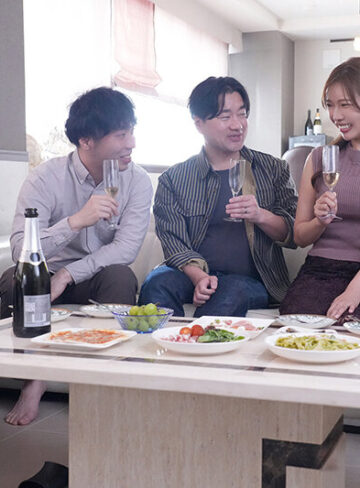 近所のパパさん達が妻のホクロの位置まで知っているー。 春日々音